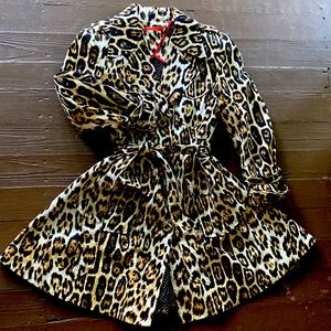 Leopard print jacket, lined, front pockets and belted